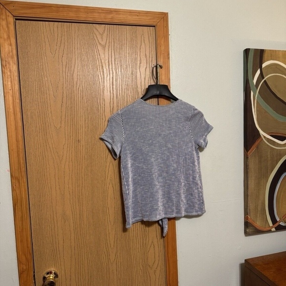 W5 Medium Blue & White w/Stripes Short Sleeve Button-Front Knit Top - EUC - Picture 4 of 4
